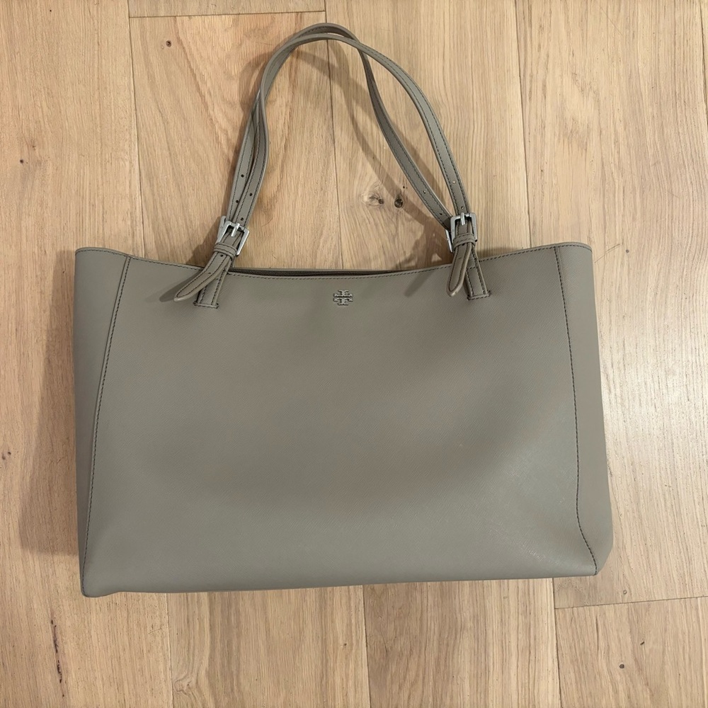 Tory Burch Tote in Gray